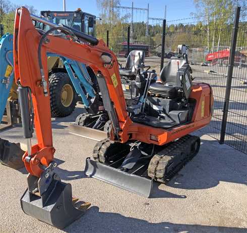 Tre entreprenadmaskiner Hanix H-15B, Kobelco SK10SR-3 och en Ihimer AS12 stulna i Haninge